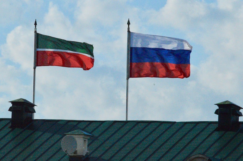 Tartarstans och Rysslands flaggor