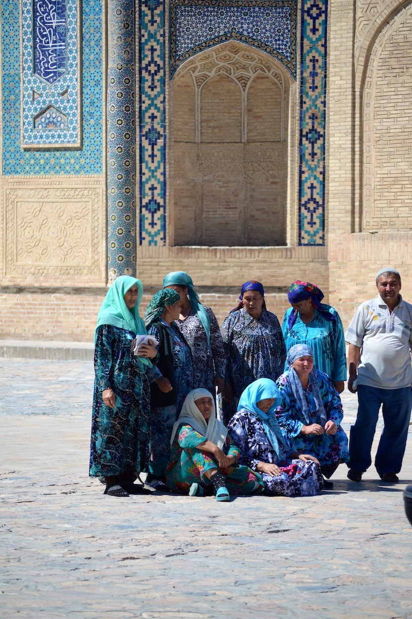 UZB: Turkmenska turister i Khiva